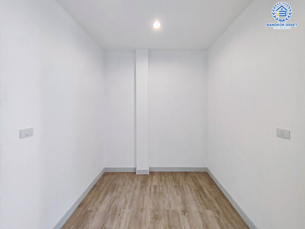 *****ทาวน์โฮม 3 ชั้นมือหนึ่ง โครงการ อัยย์ ราชพฤกษ์ หลังมุม เนื้อที่กว้างเกือบ 35 ตร.ว. ฟังก์ชัน 3 ห้องนอน 4 ห้องน้ำ 2 ที่จอดรถ บริเวณบ้านกว้าง บรรยากาศโครงการร่มรื่น เชื่อมต่อถนนกาญจนาภิเษก, ถนนนครอินทร์, ถนนปลายบาง ใกล้รถไฟฟ้าสายสีม่วง "สถานีตลาดบางใหญ่" และจุดขึ้นทางด่วน "ศรีรัช" จองเลย!