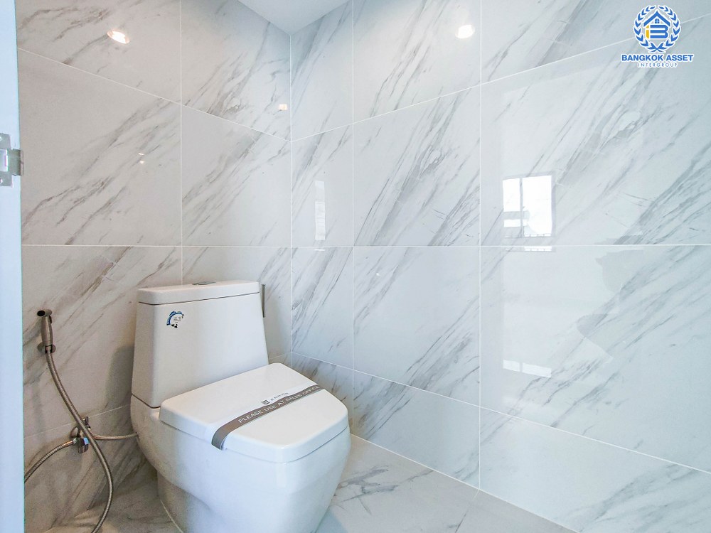 *****ทาวน์โฮม 3 ชั้นมือหนึ่ง โครงการ อัยย์ ราชพฤกษ์ หลังมุม เนื้อที่กว้างเกือบ 35 ตร.ว. ฟังก์ชัน 3 ห้องนอน 4 ห้องน้ำ 2 ที่จอดรถ บริเวณบ้านกว้าง บรรยากาศโครงการร่มรื่น เชื่อมต่อถนนกาญจนาภิเษก, ถนนนครอินทร์, ถนนปลายบาง ใกล้รถไฟฟ้าสายสีม่วง "สถานีตลาดบางใหญ่" และจุดขึ้นทางด่วน "ศรีรัช" จองเลย!