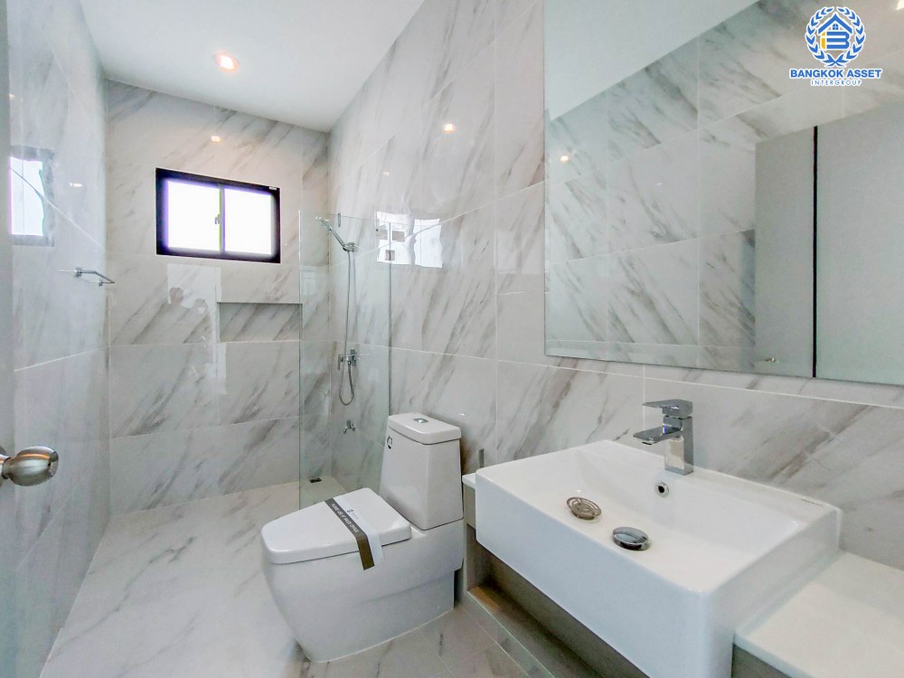 *****ทาวน์โฮม 3 ชั้นมือหนึ่ง โครงการ อัยย์ ราชพฤกษ์ หลังมุม เนื้อที่กว้างเกือบ 35 ตร.ว. ฟังก์ชัน 3 ห้องนอน 4 ห้องน้ำ 2 ที่จอดรถ บริเวณบ้านกว้าง บรรยากาศโครงการร่มรื่น เชื่อมต่อถนนกาญจนาภิเษก, ถนนนครอินทร์, ถนนปลายบาง ใกล้รถไฟฟ้าสายสีม่วง "สถานีตลาดบางใหญ่" และจุดขึ้นทางด่วน "ศรีรัช" จองเลย!