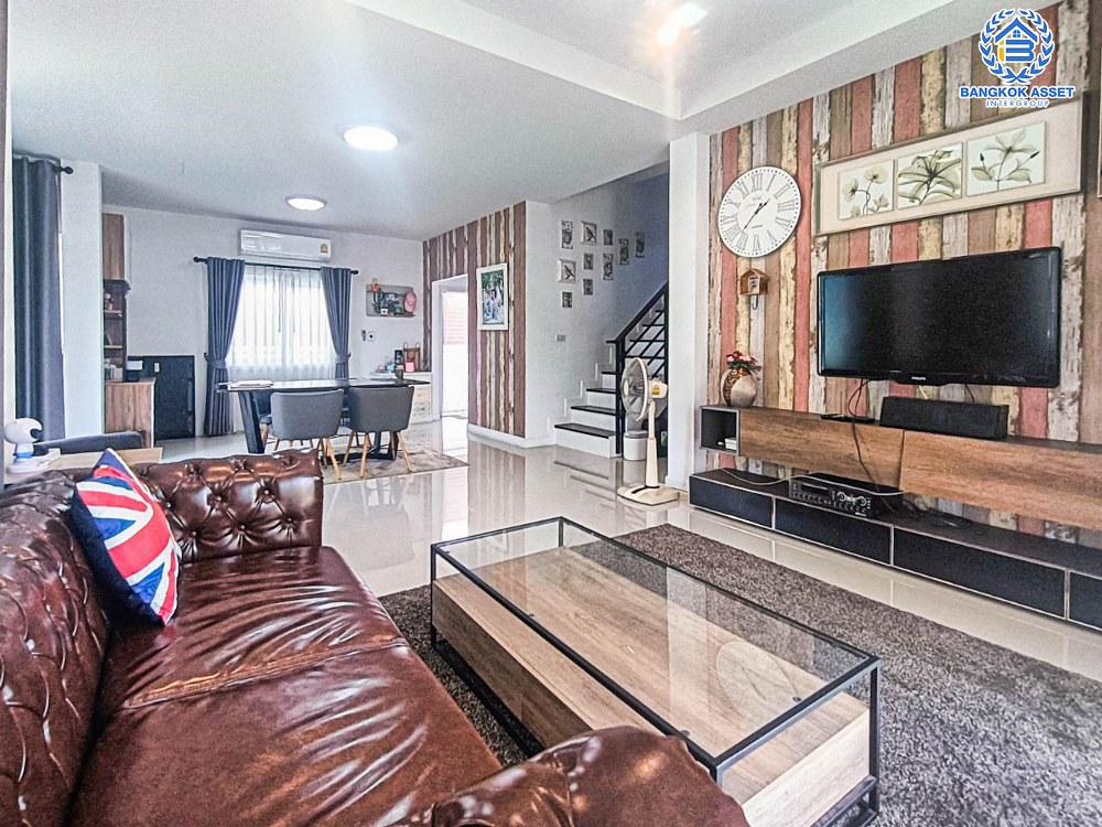 *****บ้านเดี่ยวมือสอง โครงการ คุณาลัยซิมโฟนี บ้านกล้วย-ไทรน้อย เนื้อที่กว้าง 67.50 ตร.ว. ฟังก์ชัน 3 ห้องนอน 3 ห้องน้ำ 2 ที่จอดรถ บ้านมีค่อนข้างความเป็นส่วนตัว แถมฟรี! เครื่องปรับอากาศ บนทำเลดี เชื่อมต่อถนนบ้านกล้วย-ไทรน้อย, ถนนกาญจนาภิเษก ใกล้จุดขึ้นทางด่วน "บางใหญ่-กาญจนบุรี (ในอนาคต)"