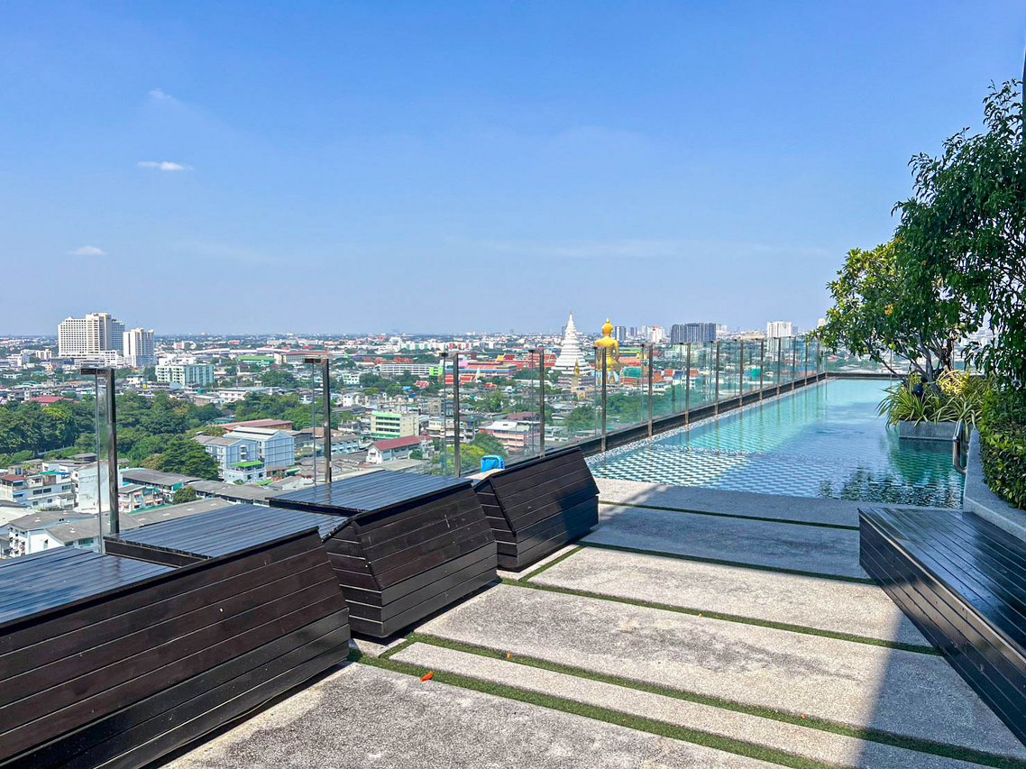 คอนโดมิเนียมมือสองกรุงเทพฯ โครงการ เพ-ลา วุฒากาศ เนื้อที่กว้างเกือบ 34 ตร.ว. ฟังก์ชัน 1 ห้องนอน 1 ห้องน้ำ 1 ที่จอดรถ แถมฟรี! 2 เครื่องปรับอากาศ, 1 เครื่องทำน้ำอุ่น บนทำเลเยี่ยม ติดถนนราชพฤกษ์ เพียง 180 เมตรก็ถึงรถไฟฟ้าสายสีเขียว "สถานีวุฒากาศ" จองเลย!