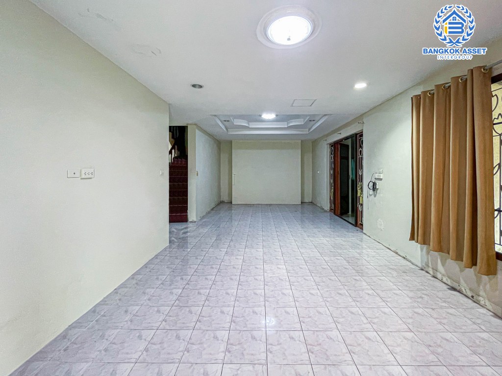 *****บ้านเดี่ยวมือสองกรุงเทพมหานคร โครงการ บ้านภาณุ ปิ่นเกล้า-ตลิ่งชัน เนื้อที่ดิน 70.7 ตร.ว. ฟังก์ชัน 4 ห้องนอน 2 ห้องน้ำ 2 ที่จอดรถ สภาพดี พื้นที่ใช้สอยกว้าง บนทำเลเดินทางสะดวก เชื่อมต่อถนนกาญจนาภิเษก, ถนนบรมราชชนนี, ถนนอัศวพิเชษฐ์ ใกล้ทางด่วน "ศรีรัช"