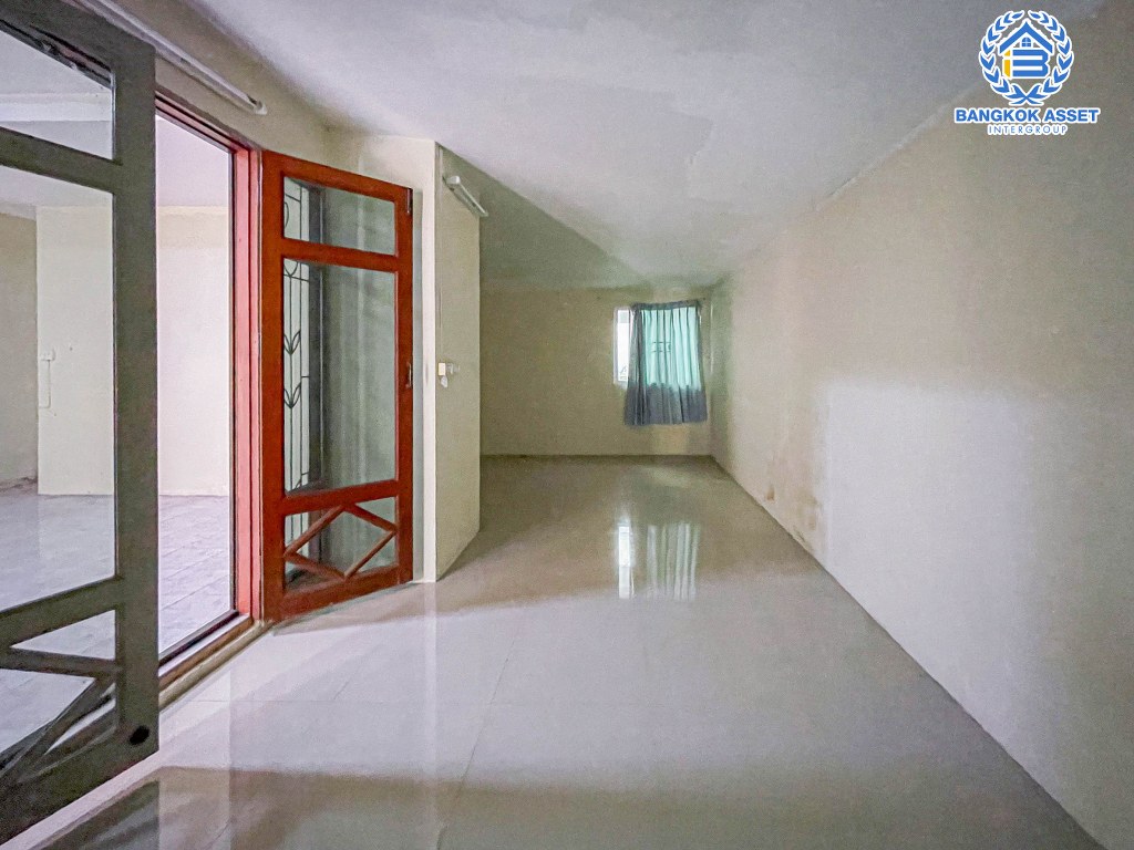 *****บ้านเดี่ยวมือสองกรุงเทพมหานคร โครงการ บ้านภาณุ ปิ่นเกล้า-ตลิ่งชัน เนื้อที่ดิน 70.7 ตร.ว. ฟังก์ชัน 4 ห้องนอน 2 ห้องน้ำ 2 ที่จอดรถ สภาพดี พื้นที่ใช้สอยกว้าง บนทำเลเดินทางสะดวก เชื่อมต่อถนนกาญจนาภิเษก, ถนนบรมราชชนนี, ถนนอัศวพิเชษฐ์ ใกล้ทางด่วน "ศรีรัช"