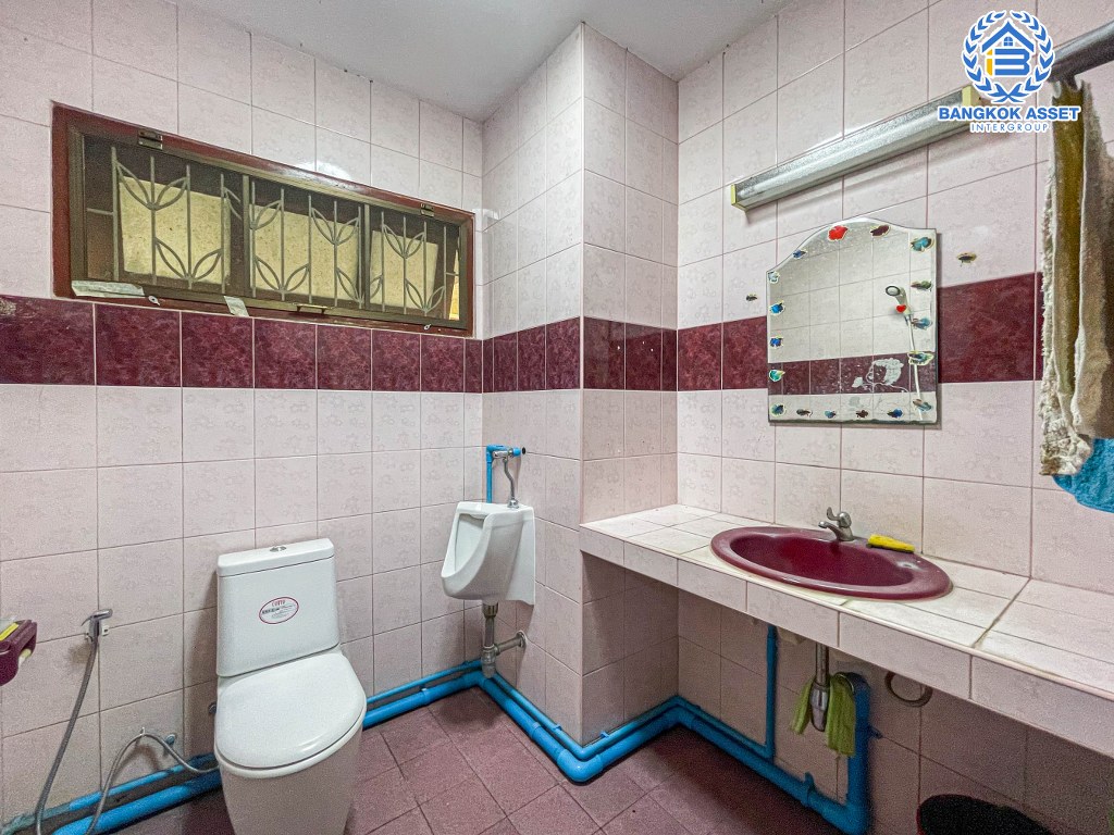 *****บ้านเดี่ยวมือสองกรุงเทพมหานคร โครงการ บ้านภาณุ ปิ่นเกล้า-ตลิ่งชัน เนื้อที่ดิน 70.7 ตร.ว. ฟังก์ชัน 4 ห้องนอน 2 ห้องน้ำ 2 ที่จอดรถ สภาพดี พื้นที่ใช้สอยกว้าง บนทำเลเดินทางสะดวก เชื่อมต่อถนนกาญจนาภิเษก, ถนนบรมราชชนนี, ถนนอัศวพิเชษฐ์ ใกล้ทางด่วน "ศรีรัช"