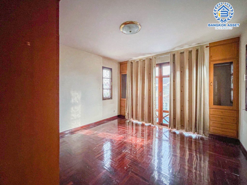 *****บ้านเดี่ยวมือสองกรุงเทพมหานคร โครงการ บ้านภาณุ ปิ่นเกล้า-ตลิ่งชัน เนื้อที่ดิน 70.7 ตร.ว. ฟังก์ชัน 4 ห้องนอน 2 ห้องน้ำ 2 ที่จอดรถ สภาพดี พื้นที่ใช้สอยกว้าง บนทำเลเดินทางสะดวก เชื่อมต่อถนนกาญจนาภิเษก, ถนนบรมราชชนนี, ถนนอัศวพิเชษฐ์ ใกล้ทางด่วน "ศรีรัช"