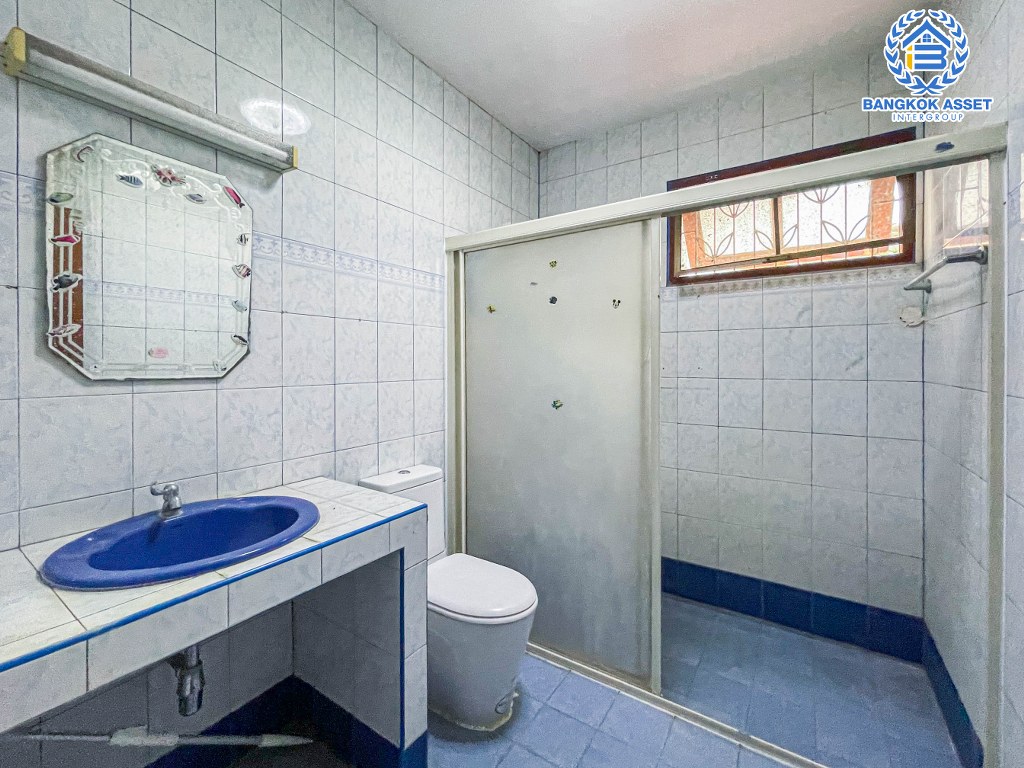 *****บ้านเดี่ยวมือสองกรุงเทพมหานคร โครงการ บ้านภาณุ ปิ่นเกล้า-ตลิ่งชัน เนื้อที่ดิน 70.7 ตร.ว. ฟังก์ชัน 4 ห้องนอน 2 ห้องน้ำ 2 ที่จอดรถ สภาพดี พื้นที่ใช้สอยกว้าง บนทำเลเดินทางสะดวก เชื่อมต่อถนนกาญจนาภิเษก, ถนนบรมราชชนนี, ถนนอัศวพิเชษฐ์ ใกล้ทางด่วน "ศรีรัช"