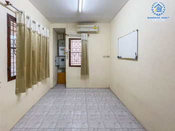 *****บ้านเดี่ยวมือสองกรุงเทพมหานคร โครงการ บ้านภาณุ ปิ่นเกล้า-ตลิ่งชัน เนื้อที่ดิน 70.7 ตร.ว. ฟังก์ชัน 4 ห้องนอน 2 ห้องน้ำ 2 ที่จอดรถ สภาพดี พื้นที่ใช้สอยกว้าง บนทำเลเดินทางสะดวก เชื่อมต่อถนนกาญจนาภิเษก, ถนนบรมราชชนนี, ถนนอัศวพิเชษฐ์ ใกล้ทางด่วน "ศรีรัช"