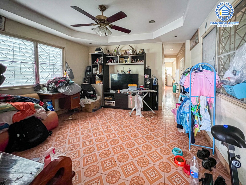 *****ทาวน์เฮ้าส์มือสองกรุงเทพมหานคร หมู่บ้านซอยลาดปลาเค้า72 ลาดปลาเค้า เนื้อที่ 25 ตร.ว สภาพดี พร้อมขายกับฟังก์ชัน 5 ห้องนอน 3 ห้องน้ำ 1 ที่จอดรถ บ้านทำเลดี ราคาถูก เดินทางสะดวก เชื่อมต่อถนนลาดปลาเค้า, ถนนรามอินทรา, ถนนประเสริฐมนูกิจ, ถนนประดิษฐ์มนูธรรม ใกล้มหาวิทยาลัยเกษตร์และโครงการรถไฟฟ้าสายสีชมพู "สถานีลาดปลาเค้า"