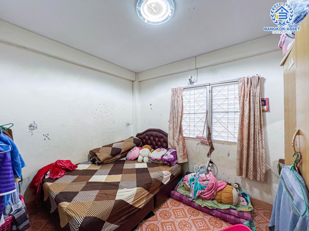 *****ทาวน์เฮ้าส์มือสองกรุงเทพมหานคร หมู่บ้านซอยลาดปลาเค้า72 ลาดปลาเค้า เนื้อที่ 25 ตร.ว สภาพดี พร้อมขายกับฟังก์ชัน 5 ห้องนอน 3 ห้องน้ำ 1 ที่จอดรถ บ้านทำเลดี ราคาถูก เดินทางสะดวก เชื่อมต่อถนนลาดปลาเค้า, ถนนรามอินทรา, ถนนประเสริฐมนูกิจ, ถนนประดิษฐ์มนูธรรม ใกล้มหาวิทยาลัยเกษตร์และโครงการรถไฟฟ้าสายสีชมพู "สถานีลาดปลาเค้า"