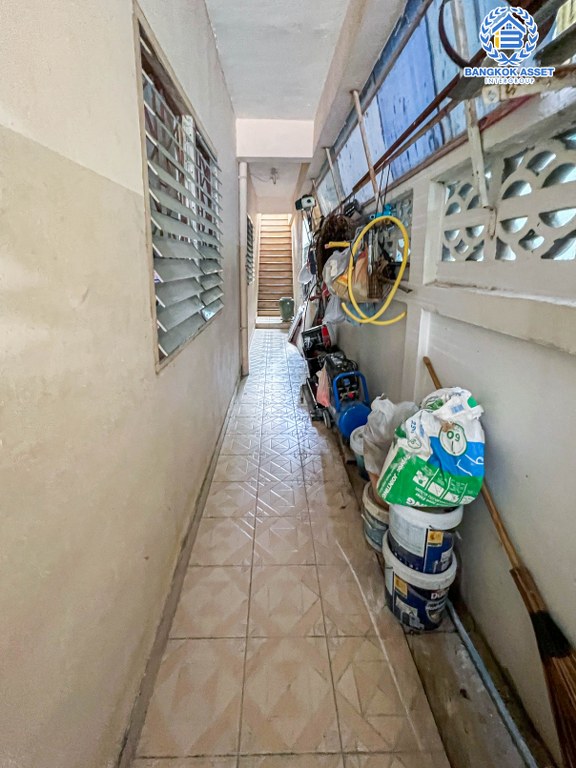 *****ทาวน์เฮ้าส์มือสองกรุงเทพมหานคร หมู่บ้านซอยลาดปลาเค้า72 ลาดปลาเค้า เนื้อที่ 25 ตร.ว สภาพดี พร้อมขายกับฟังก์ชัน 5 ห้องนอน 3 ห้องน้ำ 1 ที่จอดรถ บ้านทำเลดี ราคาถูก เดินทางสะดวก เชื่อมต่อถนนลาดปลาเค้า, ถนนรามอินทรา, ถนนประเสริฐมนูกิจ, ถนนประดิษฐ์มนูธรรม ใกล้มหาวิทยาลัยเกษตร์และโครงการรถไฟฟ้าสายสีชมพู "สถานีลาดปลาเค้า"