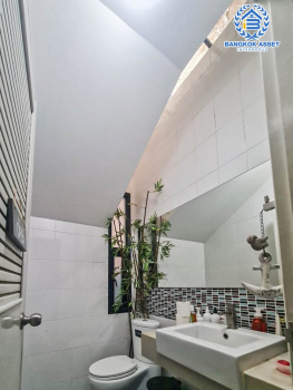 *****ทาวน์เฮ้าส์ 3 ชั้นมือสอง โครงการ เฮ้าส์35 แจ้งวัฒนะ เนื้อที่กว้าง 19.50 ตร.ว. ฟังก์ชัน 4 ห้องนอน 3 ห้องน้ำ แต่งสวยทั้งหลัง แถมฟรี! เครื่องปรับอากาศ การเดินทางสะดวกสบาย เชื่อมต่อถนนสามัคคี, ถนนติวานนท์, ถนนเลียบคลองปะปา ใกล้รถไฟฟ้าสายสีชมพู "สถานีแจ้งวัฒนะ14" และจุดขึ้นทางด่วน "แจ้งวัฒนะ"