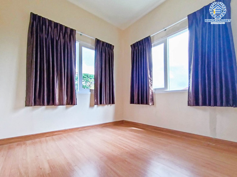 *****ทาวน์เฮ้าส์มือสอง โครงการ โกลเด้นทาวน์ รัตนาธิเบศร์-สถานีรถไฟฟ้าบางพลู หลังมุม เนื้อที่ 29.70 ตร.ว. ฟังก์ชัน 4 ห้องนอน 2 ห้องน้ำ 2 ที่จอดรถ ภายในสภาพสวย บริเวณบ้านกว้างขวาง บนทำเลเดินทางสะดวก เชื่อมต่อถนนรัตนาธิเบศร์ ใกล้รถไฟฟ้าสายสีม่วง "สถานีบางพลู" และจุดขึ้นทางด่วน "ศรีรัช"