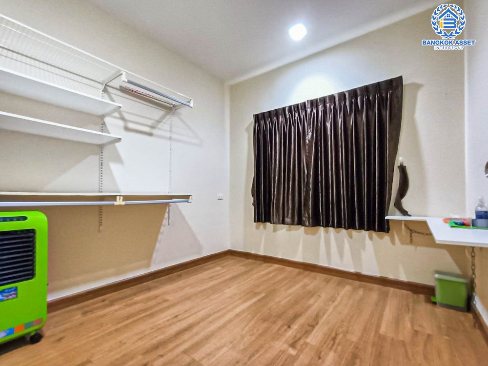 *****ทาวน์เฮ้าส์มือสอง โครงการ โกลเด้นทาวน์ รัตนาธิเบศร์-สถานีรถไฟฟ้าบางพลู หลังมุม เนื้อที่ 29.70 ตร.ว. ฟังก์ชัน 4 ห้องนอน 2 ห้องน้ำ 2 ที่จอดรถ ภายในสภาพสวย บริเวณบ้านกว้างขวาง บนทำเลเดินทางสะดวก เชื่อมต่อถนนรัตนาธิเบศร์ ใกล้รถไฟฟ้าสายสีม่วง "สถานีบางพลู" และจุดขึ้นทางด่วน "ศรีรัช"