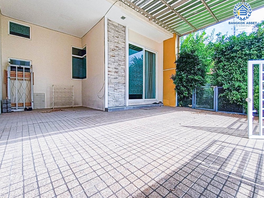 *****ทาวน์เฮ้าส์มือสอง โครงการ โกลเด้นทาวน์ รัตนาธิเบศร์-สถานีรถไฟฟ้าบางพลู หลังมุม เนื้อที่ 29.70 ตร.ว. ฟังก์ชัน 4 ห้องนอน 2 ห้องน้ำ 2 ที่จอดรถ ภายในสภาพสวย บริเวณบ้านกว้างขวาง บนทำเลเดินทางสะดวก เชื่อมต่อถนนรัตนาธิเบศร์ ใกล้รถไฟฟ้าสายสีม่วง "สถานีบางพลู" และจุดขึ้นทางด่วน "ศรีรัช"