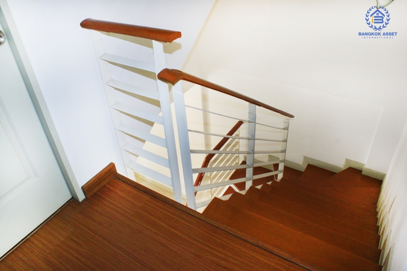 ทาวน์โฮม 3 ชั้น ห้องริม หมู่บ้านกลางกรุง รัชวิภา  (21.70ตรว.)  ถนนรัชดาภิเษก สัมผัสทาวน์เฮ้าส์ใจกลางเมือง หรูหราด้วยฟังก์ชั่นใหม่  สุดยอดทำเลที่ดีที่สุด ใกล้ทางด่วน และรถไฟฟ้า เพียง 200 เมตร ถึงจุดขึ้นลงทางด่วน เพียง 15 นาที วิ่งเข้าสู่ ถ.สาทร และถ.สีลม และรถไฟฟ้าสายสีแดงเข้มวิ่งผ่านหน้าโครงการ