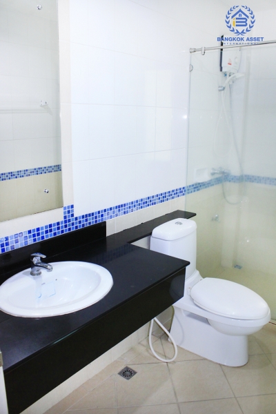 ทาวน์โฮม 3 ชั้น ห้องริม หมู่บ้านกลางกรุง รัชวิภา  (21.70ตรว.)  ถนนรัชดาภิเษก สัมผัสทาวน์เฮ้าส์ใจกลางเมือง หรูหราด้วยฟังก์ชั่นใหม่  สุดยอดทำเลที่ดีที่สุด ใกล้ทางด่วน และรถไฟฟ้า เพียง 200 เมตร ถึงจุดขึ้นลงทางด่วน เพียง 15 นาที วิ่งเข้าสู่ ถ.สาทร และถ.สีลม และรถไฟฟ้าสายสีแดงเข้มวิ่งผ่านหน้าโครงการ