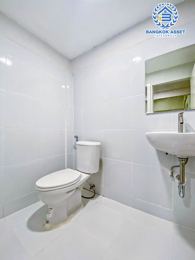 *****ทาวน์เฮ้าส์มือสองนนทบุรี หมู่บ้าน อาสาเฮ้าส์5 กาญจนาภิเษก เนื้อที่กว้างถึง 22.5 ตร.ว. ฟังก์ชัน 3 ห้องนอน 2 ห้องน้ำ 1 ที่จอดรถ บ้านพร้อมเข้าอยู่ แถมฟรี! 3 เครื่องปรับอากาศ บนทำเลดี ใกล้รถไฟฟ้าสายสีม่วง "สถานีตลาดบางใหญ่" และทางด่วน "ศรีรัช" จองเลย!