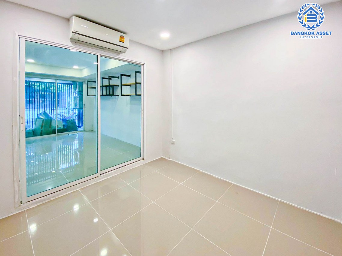 *****ทาวน์เฮ้าส์มือสองนนทบุรี หมู่บ้าน อาสาเฮ้าส์5 กาญจนาภิเษก เนื้อที่กว้างถึง 22.5 ตร.ว. ฟังก์ชัน 3 ห้องนอน 2 ห้องน้ำ 1 ที่จอดรถ บ้านพร้อมเข้าอยู่ แถมฟรี! 3 เครื่องปรับอากาศ บนทำเลดี ใกล้รถไฟฟ้าสายสีม่วง "สถานีตลาดบางใหญ่" และทางด่วน "ศรีรัช" จองเลย!