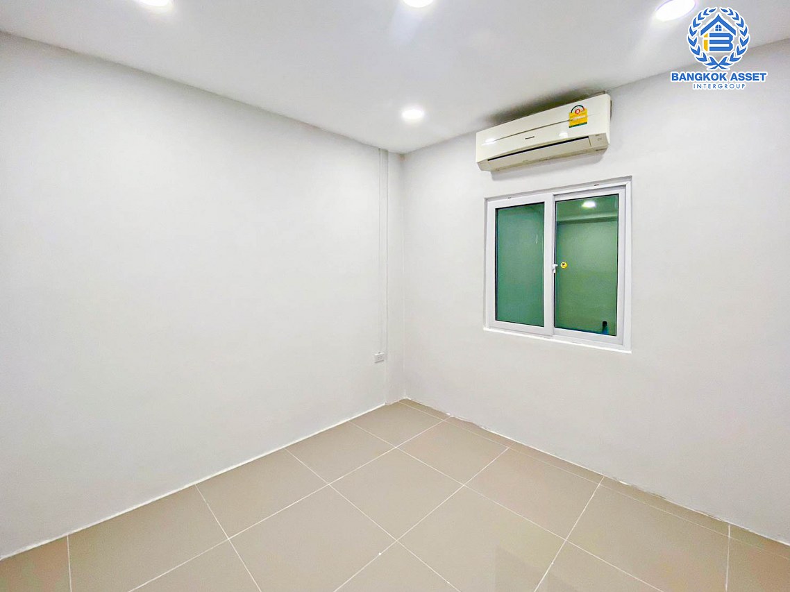 *****ทาวน์เฮ้าส์มือสองนนทบุรี หมู่บ้าน อาสาเฮ้าส์5 กาญจนาภิเษก เนื้อที่กว้างถึง 22.5 ตร.ว. ฟังก์ชัน 3 ห้องนอน 2 ห้องน้ำ 1 ที่จอดรถ บ้านพร้อมเข้าอยู่ แถมฟรี! 3 เครื่องปรับอากาศ บนทำเลดี ใกล้รถไฟฟ้าสายสีม่วง "สถานีตลาดบางใหญ่" และทางด่วน "ศรีรัช" จองเลย!