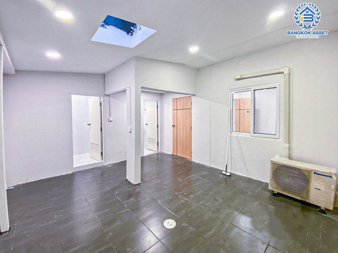 *****ทาวน์เฮ้าส์มือสองนนทบุรี หมู่บ้าน อาสาเฮ้าส์5 กาญจนาภิเษก เนื้อที่กว้างถึง 22.5 ตร.ว. ฟังก์ชัน 3 ห้องนอน 2 ห้องน้ำ 1 ที่จอดรถ บ้านพร้อมเข้าอยู่ แถมฟรี! 3 เครื่องปรับอากาศ บนทำเลดี ใกล้รถไฟฟ้าสายสีม่วง "สถานีตลาดบางใหญ่" และทางด่วน "ศรีรัช" จองเลย!