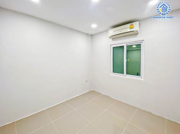 *****ทาวน์เฮ้าส์มือสองนนทบุรี หมู่บ้าน อาสาเฮ้าส์5 กาญจนาภิเษก เนื้อที่กว้างถึง 22.5 ตร.ว. ฟังก์ชัน 3 ห้องนอน 2 ห้องน้ำ 1 ที่จอดรถ บ้านพร้อมเข้าอยู่ แถมฟรี! 3 เครื่องปรับอากาศ บนทำเลดี ใกล้รถไฟฟ้าสายสีม่วง "สถานีตลาดบางใหญ่" และทางด่วน "ศรีรัช" จองเลย!