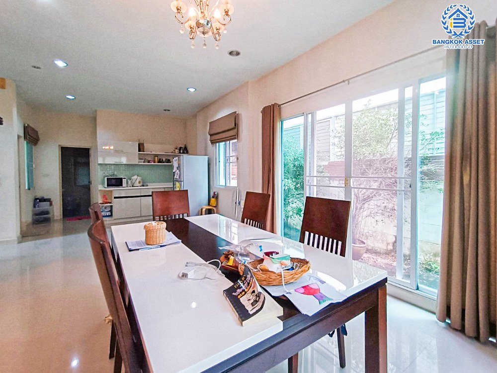 บ้านเดี่ยวมือสอง โครงการ บางกอกบูเลอวาร์ด สาทร-ปิ่นเกล้า เนื้อที่กว้างขวางมากถึง 52.50 ตร.ว. ฟังก์ชัน 3 ห้องนอน 4 ห้องน้ำ ที่จอดรถ 2 คัน แถมฟรี! เครื่องปรับอากาศ, เครื่องทำน้ำอุ่น ภายในตกแต่งสวย พร้อมเข้าอยู่ ตั้งบนทำเลแห่งการเดินทาง ใกล้จุดขึ้นลงทางด่วน "ตลิ่งชัน"