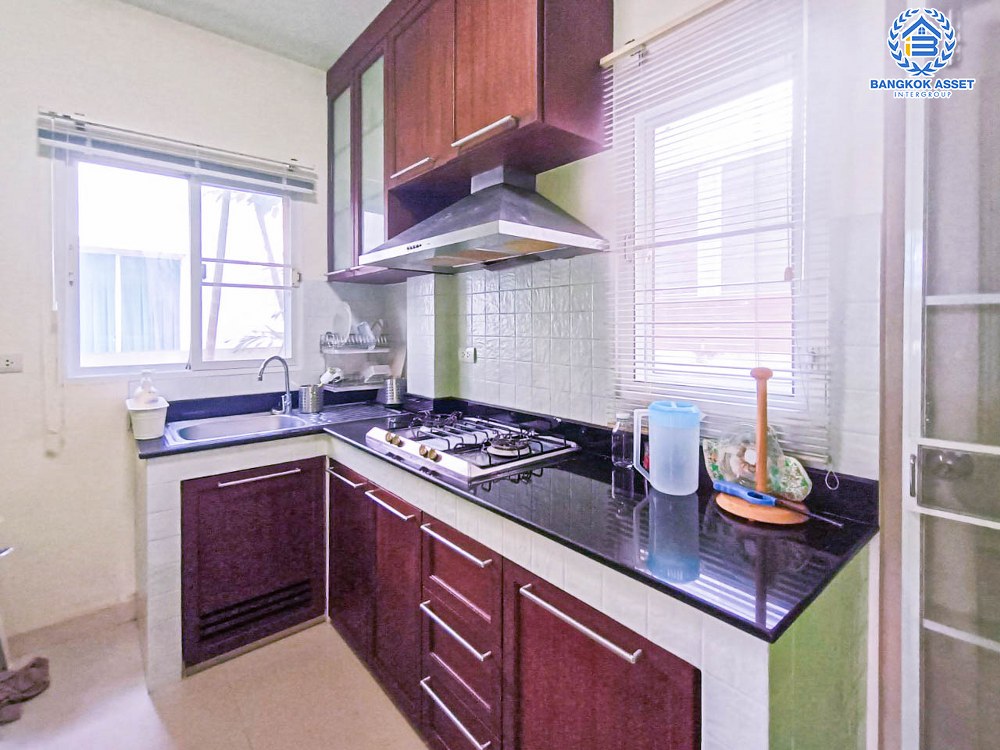 บ้านเดี่ยวมือสอง โครงการ บางกอกบูเลอวาร์ด สาทร-ปิ่นเกล้า เนื้อที่กว้างขวางมากถึง 52.50 ตร.ว. ฟังก์ชัน 3 ห้องนอน 4 ห้องน้ำ ที่จอดรถ 2 คัน แถมฟรี! เครื่องปรับอากาศ, เครื่องทำน้ำอุ่น ภายในตกแต่งสวย พร้อมเข้าอยู่ ตั้งบนทำเลแห่งการเดินทาง ใกล้จุดขึ้นลงทางด่วน "ตลิ่งชัน"