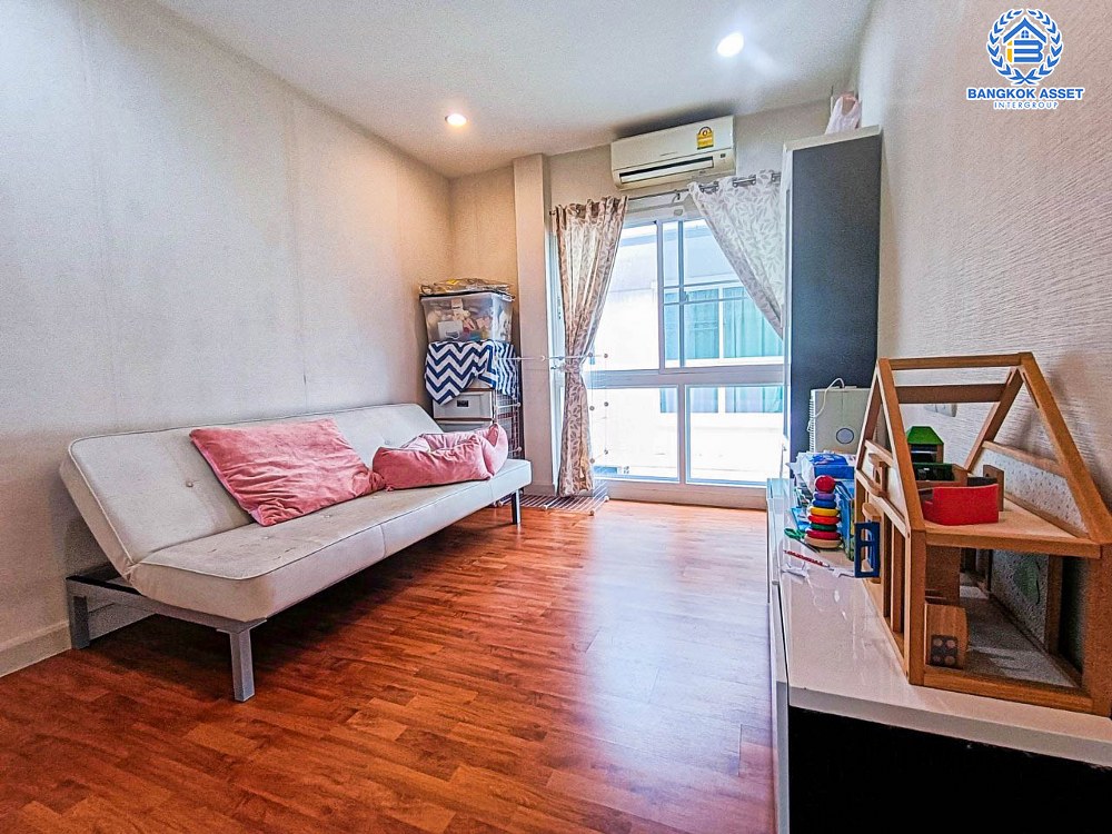 บ้านเดี่ยวมือสอง โครงการ บางกอกบูเลอวาร์ด สาทร-ปิ่นเกล้า เนื้อที่กว้างขวางมากถึง 52.50 ตร.ว. ฟังก์ชัน 3 ห้องนอน 4 ห้องน้ำ ที่จอดรถ 2 คัน แถมฟรี! เครื่องปรับอากาศ, เครื่องทำน้ำอุ่น ภายในตกแต่งสวย พร้อมเข้าอยู่ ตั้งบนทำเลแห่งการเดินทาง ใกล้จุดขึ้นลงทางด่วน "ตลิ่งชัน"