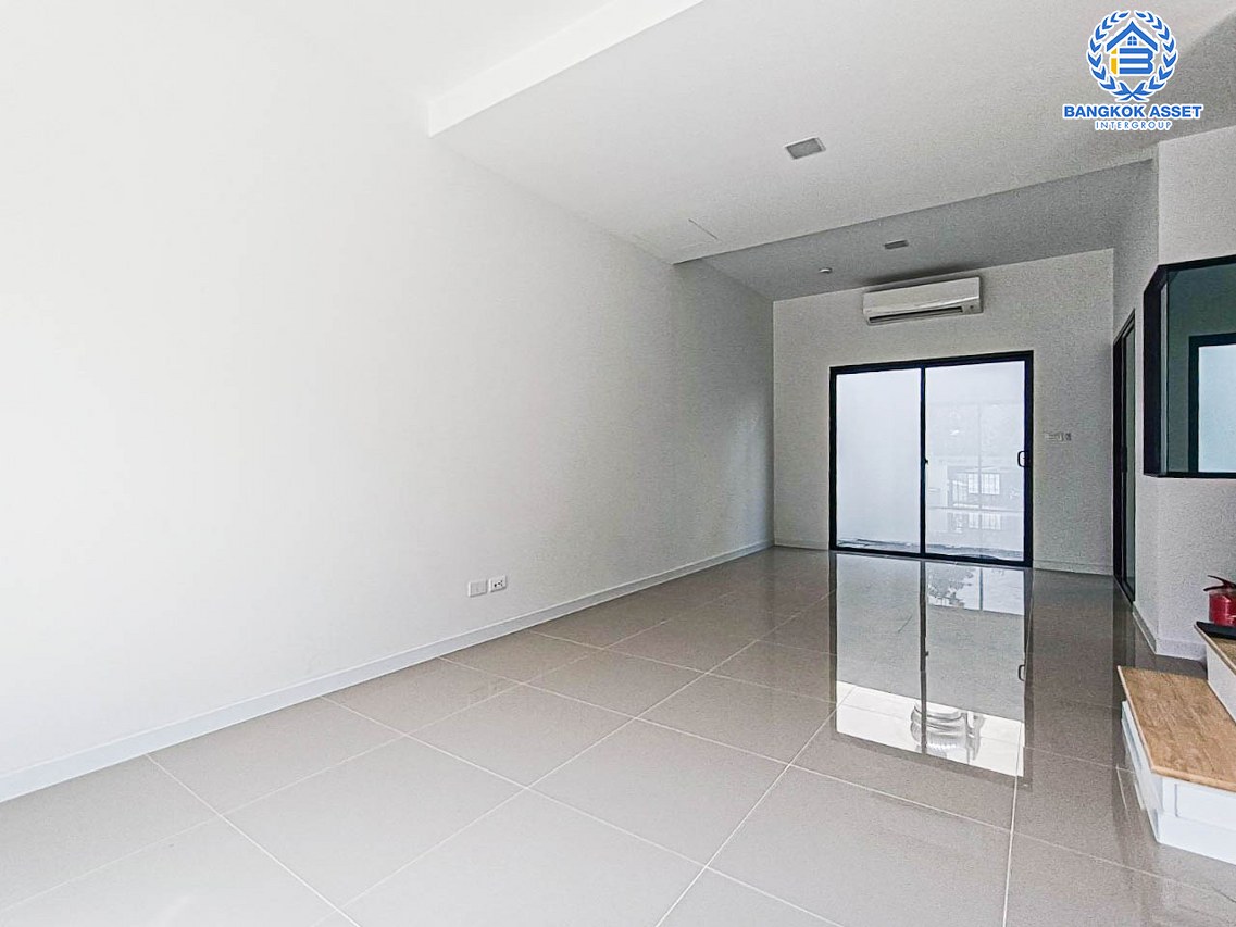 *****ทาวน์เฮ้าส์มือสองสมุทรปราการ หมู่บ้าน บ้านพฤกษา ประชาอุทิศ2 เนื้อที่ 18.5 ตร.ว. ฟังก์ชันจัดเต็ม 4 ห้องนอน 2 ห้องน้ำ 1 ที่จอดรถ แถมฟรี! 1 เครื่องปรับอากาศ บนทำเลแห่งการเดินทาง เชื่อมต่อถนนกาญจนาภิเษก, ถนนประชาอุทิศ-วัดคู่สร้าง ใกล้จุดขึ้นทางด่วน "เฉลิมมหานคร"