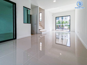 *****ทาวน์เฮ้าส์มือสองสมุทรปราการ หมู่บ้าน บ้านพฤกษา ประชาอุทิศ2 เนื้อที่ 18.5 ตร.ว. ฟังก์ชันจัดเต็ม 4 ห้องนอน 2 ห้องน้ำ 1 ที่จอดรถ แถมฟรี! 1 เครื่องปรับอากาศ บนทำเลแห่งการเดินทาง เชื่อมต่อถนนกาญจนาภิเษก, ถนนประชาอุทิศ-วัดคู่สร้าง ใกล้จุดขึ้นทางด่วน "เฉลิมมหานคร"