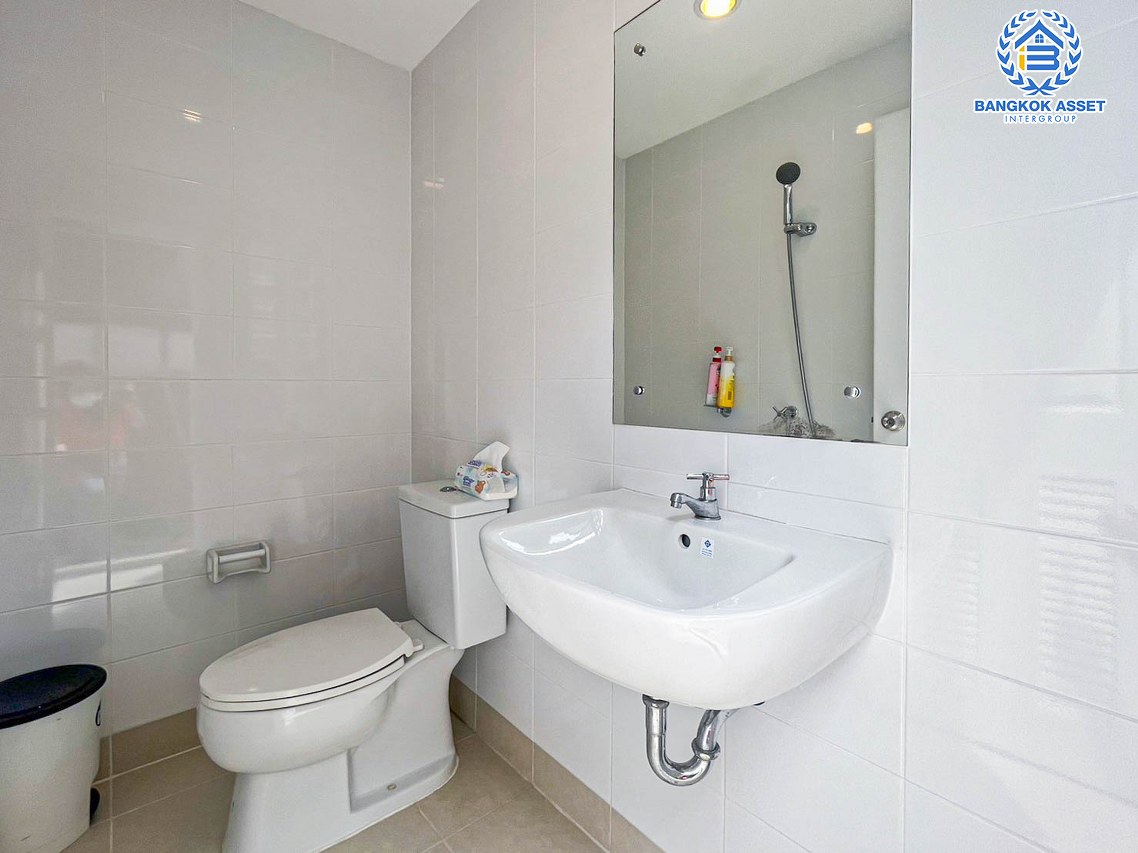 *****บ้านเดี่ยวมือสองนนทบุรี โครงการ ภัสสร แจ้งวัฒนะ-ชัยพฤกษ์ หลังมุม เนื้อที่กว้างขวางเกือบ 67 ตร.ว. ฟังก์ชัน 4 ห้องนอน 5 ห้องน้ำ 2 ที่จอดรถ มีห้องอเนกประสงค์ด้านล่าง กั้นเป็นห้องนอนได้, ห้องแม่บ้าน และห้องน้ำแม่บ้าน บนทำเลดี ใกล้รถไฟฟ้าสายสีชมพู "สถานีปากเกร็ด" และทางด่วน "แจ้งวัฒนะ"