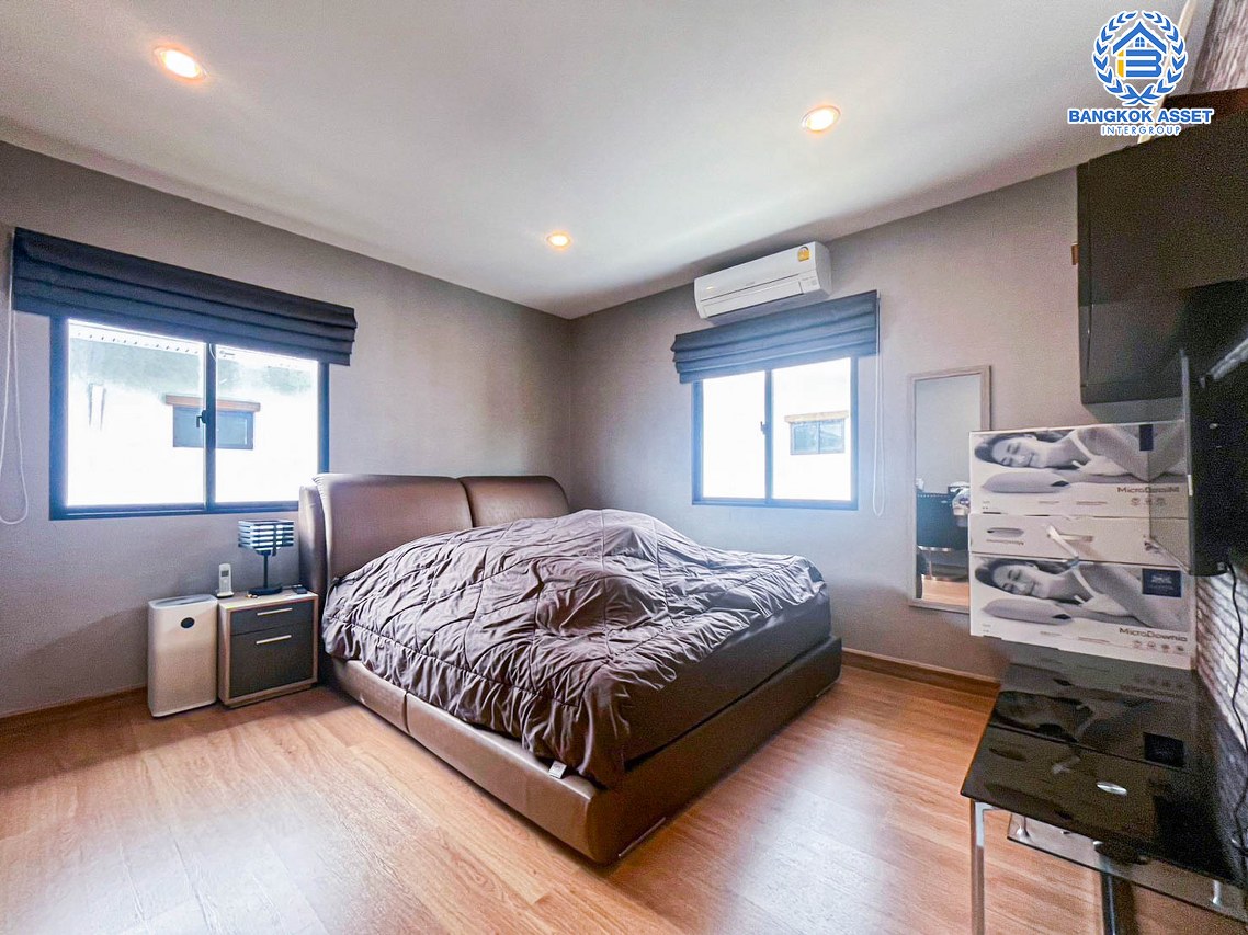 *****บ้านเดี่ยวมือสองนนทบุรี โครงการ ภัสสร แจ้งวัฒนะ-ชัยพฤกษ์ หลังมุม เนื้อที่กว้างขวางเกือบ 67 ตร.ว. ฟังก์ชัน 4 ห้องนอน 5 ห้องน้ำ 2 ที่จอดรถ มีห้องอเนกประสงค์ด้านล่าง กั้นเป็นห้องนอนได้, ห้องแม่บ้าน และห้องน้ำแม่บ้าน บนทำเลดี ใกล้รถไฟฟ้าสายสีชมพู "สถานีปากเกร็ด" และทางด่วน "แจ้งวัฒนะ"