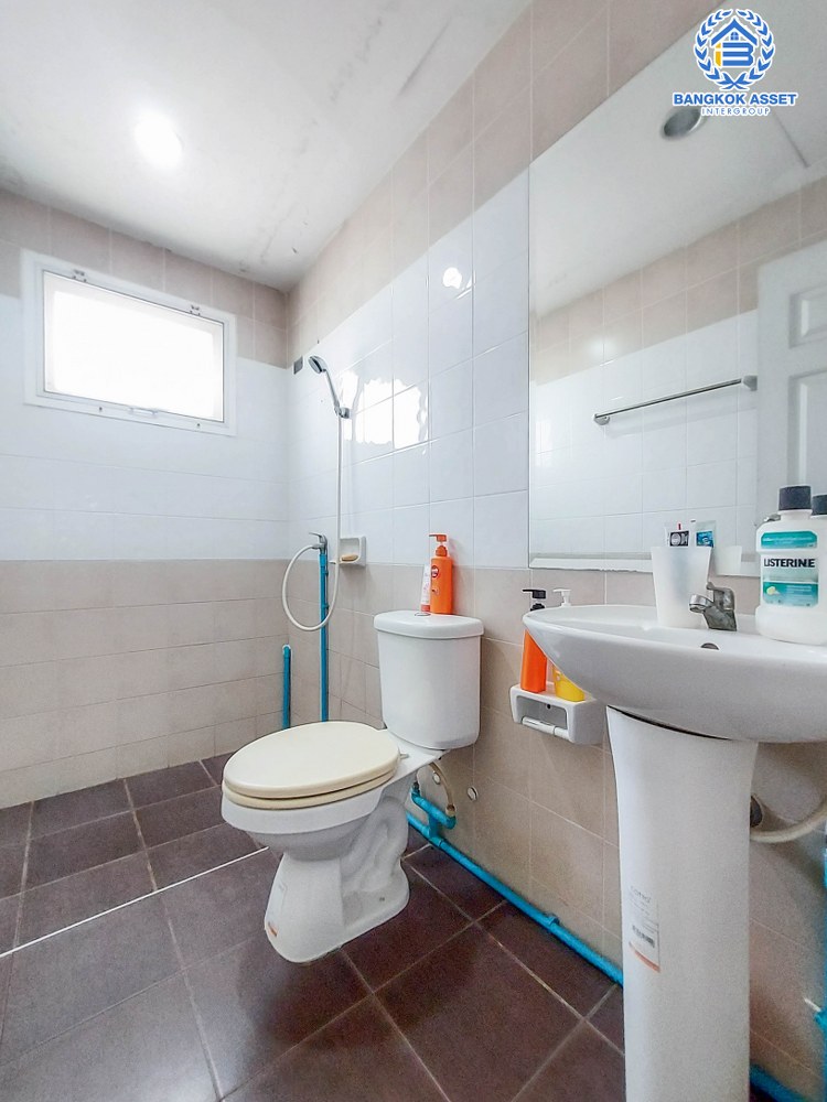 *****บ้านเดี่ยวมือสอง ราคาคุ้มสุดในย่าน! โครงการ คุณาภัทร3 บ้านกล้วย-ไทรน้อย เนื้อที่กว้างขวางถึง 52.5 ตร.ว. ฟังก์ชันจัดเต็ม 4 ห้องนอน 3 ห้องน้ำ 2 ที่จอดรถ แถมฟรี! เครื่องปรับอากาศ บนทำเลแห่งการเดินทาง ใกล้รถไฟฟ้าสายมีม่วง "สถานีคลองบางไผ่" และทางด่วน "งามวงศ์วาน-ศรีรัช"