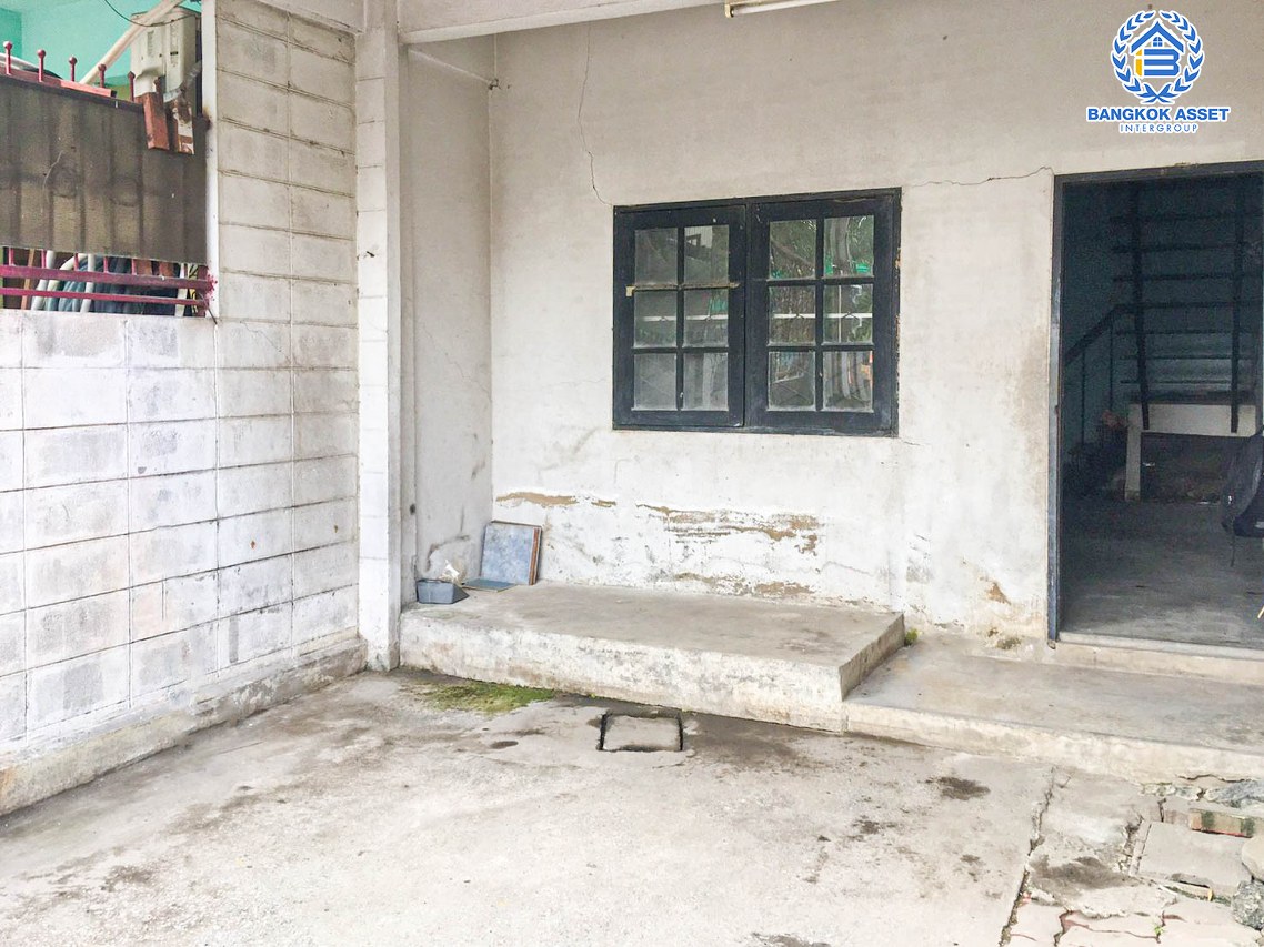 ทาวน์เฮ้าส์มือสองนนทบุรี หมู่บ้าน ซอยพรไพศาล 14 ติวานนท์ เนื้อที่ 16 ตร.ว. ฟังก์ชัน 2 ห้องนอน 1 ห้องน้ำ 1 ที่จอดรถ บนทำเลแห่งการเดินทาง เชื่อมต่อถนนติวานนท์, ถนนแจ้งวัฒนะ, ถนนชัยพฤกษ์ ใกล้รถไฟฟ้าสายสีชมพู "สถานีปากเกร็ด" ห้ามพลาด!