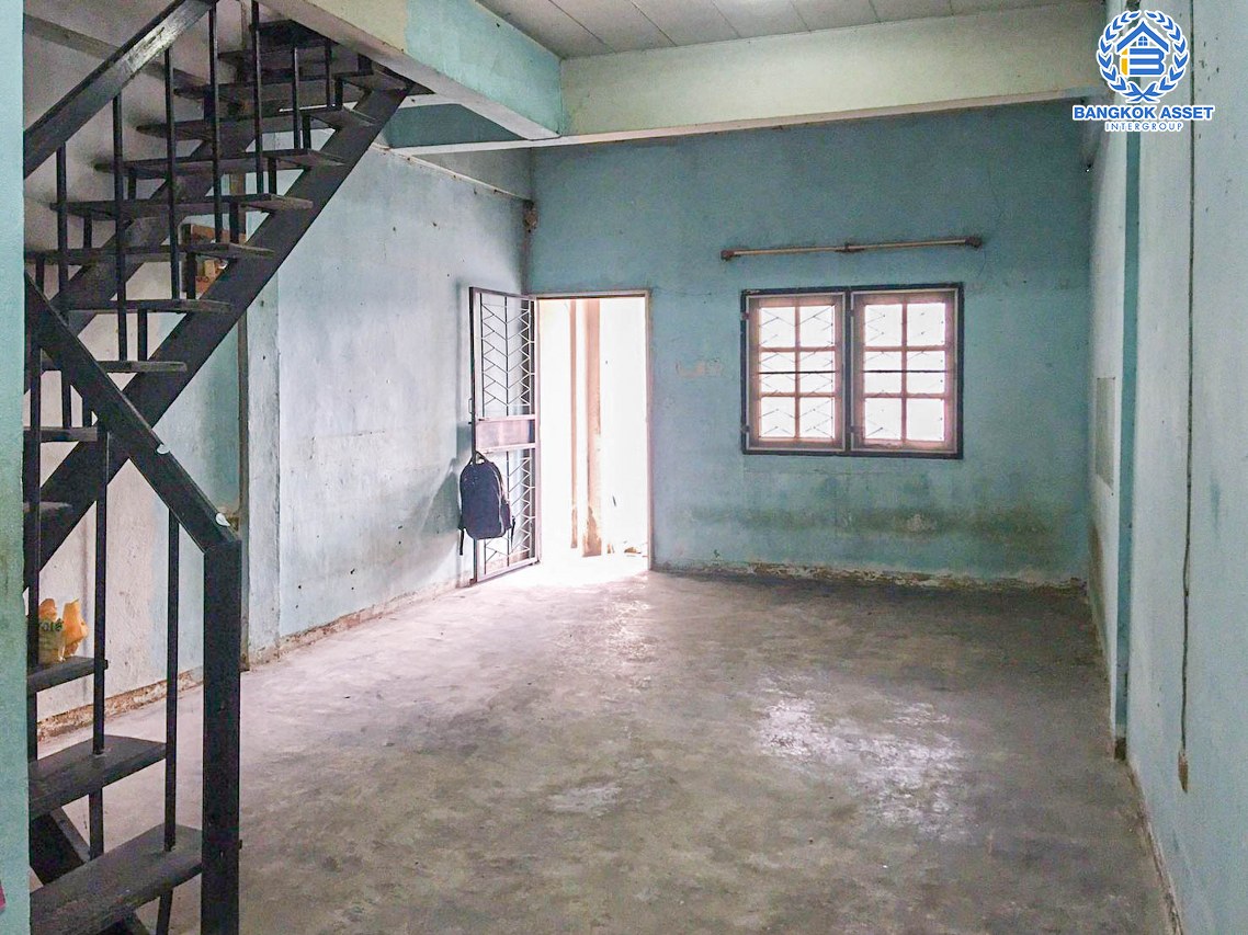 ทาวน์เฮ้าส์มือสองนนทบุรี หมู่บ้าน ซอยพรไพศาล 14 ติวานนท์ เนื้อที่ 16 ตร.ว. ฟังก์ชัน 2 ห้องนอน 1 ห้องน้ำ 1 ที่จอดรถ บนทำเลแห่งการเดินทาง เชื่อมต่อถนนติวานนท์, ถนนแจ้งวัฒนะ, ถนนชัยพฤกษ์ ใกล้รถไฟฟ้าสายสีชมพู "สถานีปากเกร็ด" ห้ามพลาด!