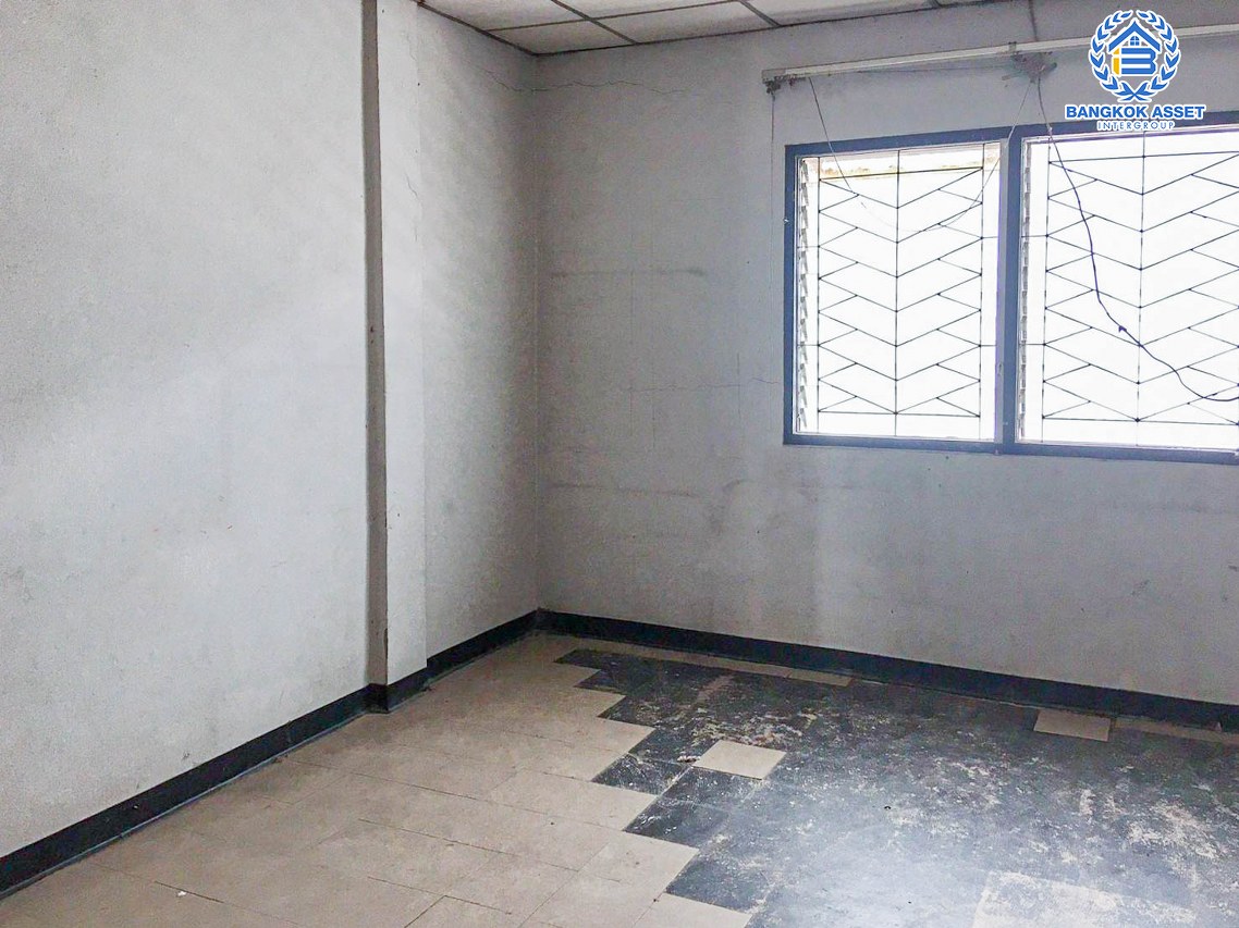 ทาวน์เฮ้าส์มือสองนนทบุรี หมู่บ้าน ซอยพรไพศาล 14 ติวานนท์ เนื้อที่ 16 ตร.ว. ฟังก์ชัน 2 ห้องนอน 1 ห้องน้ำ 1 ที่จอดรถ บนทำเลแห่งการเดินทาง เชื่อมต่อถนนติวานนท์, ถนนแจ้งวัฒนะ, ถนนชัยพฤกษ์ ใกล้รถไฟฟ้าสายสีชมพู "สถานีปากเกร็ด" ห้ามพลาด!