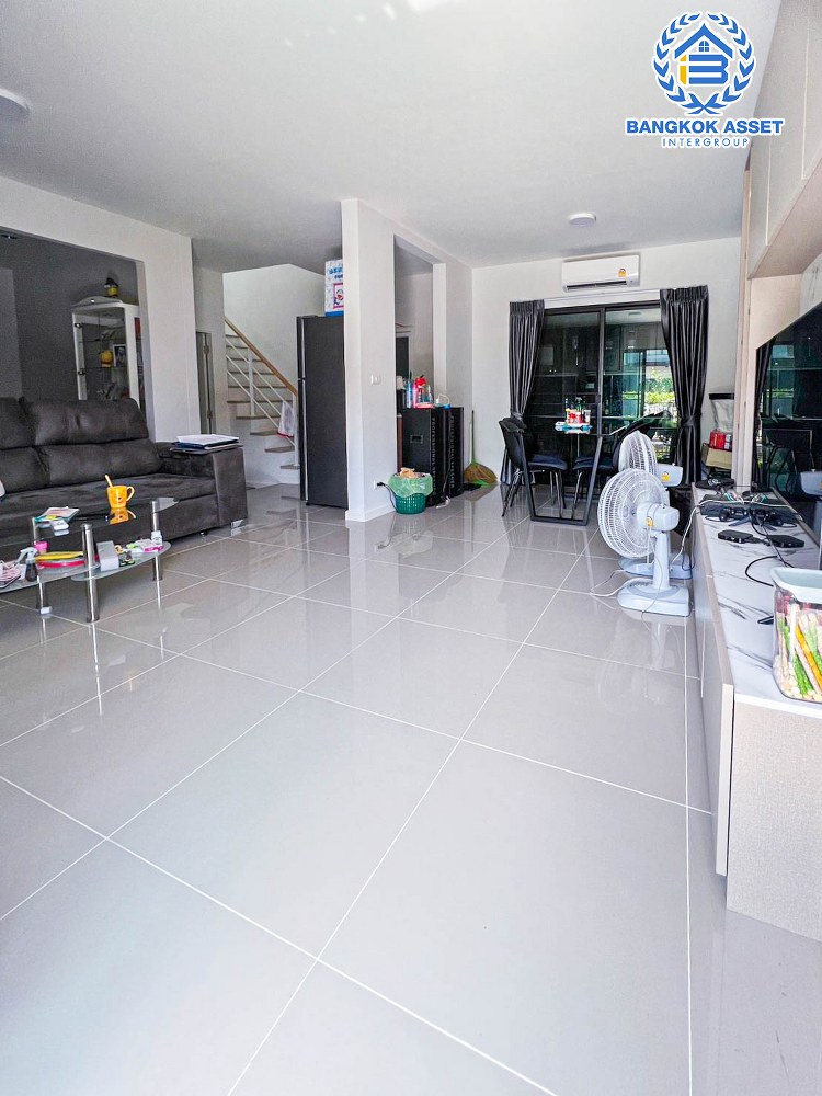 *****บ้านแฝดมือสอง โครงการ อีโค เฮ้าส์ วงแหวน-ลำลูกกา เนื้อที่กว่า 35.30 ตร.ว. ฟังก์ชัน 2 ห้องนอน 2 ห้องน้ำ 2 ที่จอดรถ ภายในตกแต่งสวยสภาพดี ฟรี! เครื่องปรับอากาศ โครงการตั้งบนทำเลดี เชื่อมต่อถนนลำลูกกา ใกล้รถไฟฟ้าสายสีเขียว(ส่วนต่อขยาย คูคต-ลำลูกกา) และจุดขึ้นทางด่วน "รามอินทรา-อาจณรงค์"