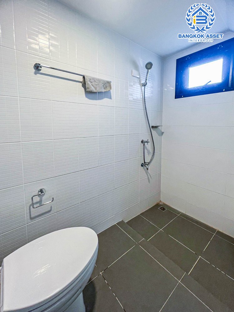 *****บ้านแฝดมือสอง โครงการ อีโค เฮ้าส์ วงแหวน-ลำลูกกา เนื้อที่กว่า 35.30 ตร.ว. ฟังก์ชัน 2 ห้องนอน 2 ห้องน้ำ 2 ที่จอดรถ ภายในตกแต่งสวยสภาพดี ฟรี! เครื่องปรับอากาศ โครงการตั้งบนทำเลดี เชื่อมต่อถนนลำลูกกา ใกล้รถไฟฟ้าสายสีเขียว(ส่วนต่อขยาย คูคต-ลำลูกกา) และจุดขึ้นทางด่วน "รามอินทรา-อาจณรงค์"