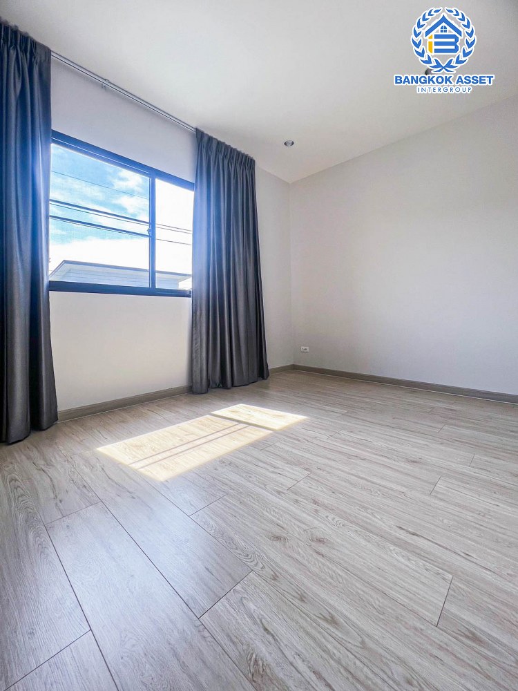 *****บ้านแฝดมือสอง โครงการ อีโค เฮ้าส์ วงแหวน-ลำลูกกา เนื้อที่กว่า 35.30 ตร.ว. ฟังก์ชัน 2 ห้องนอน 2 ห้องน้ำ 2 ที่จอดรถ ภายในตกแต่งสวยสภาพดี ฟรี! เครื่องปรับอากาศ โครงการตั้งบนทำเลดี เชื่อมต่อถนนลำลูกกา ใกล้รถไฟฟ้าสายสีเขียว(ส่วนต่อขยาย คูคต-ลำลูกกา) และจุดขึ้นทางด่วน "รามอินทรา-อาจณรงค์"