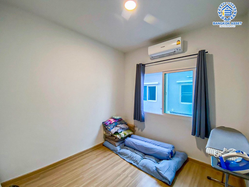 *****ทาวน์เฮ้าส์มือสองนนทบุรี โครงการ คาซ่า วอเตอร์ไซด์ พระราม5 เนื้อที่ 24.3 ตร.ว หลังมุม สภาพดี สวยงาม พร้อมฟังก์ชัน 3 ห้องนอน 2 ห้องน้ำ 2 ที่จอดรถ แถมฟรีสุดคุ้ม! 3 เครื่องปรับอากาศ โครงการติดถนนใหญ่ ทำเลเยี่ยม เชื่อมต่อถนนนครอินทร์, ถนนราชพฤกษ์ ใช้เวลาเพียง 10 นาทีถึง โครงการรถไฟฟ้าสายสีม่วง "สถานีแยกติวานนท์"