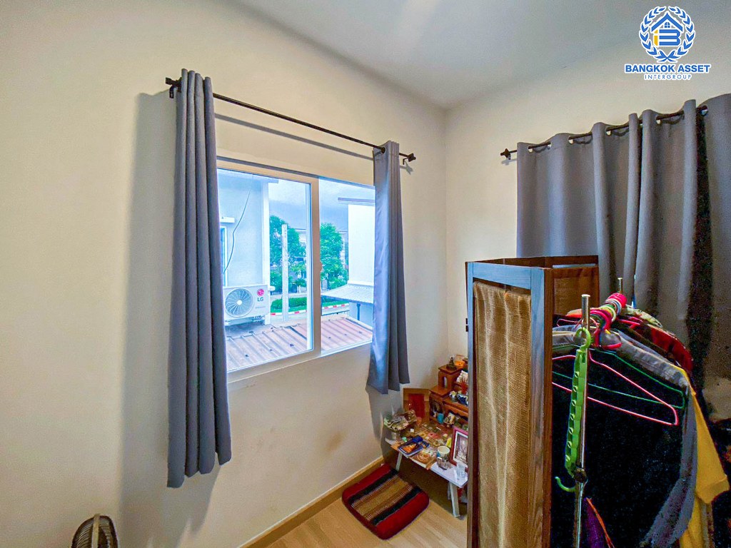 *****ทาวน์เฮ้าส์มือสองนนทบุรี โครงการ คาซ่า วอเตอร์ไซด์ พระราม5 เนื้อที่ 24.3 ตร.ว หลังมุม สภาพดี สวยงาม พร้อมฟังก์ชัน 3 ห้องนอน 2 ห้องน้ำ 2 ที่จอดรถ แถมฟรีสุดคุ้ม! 3 เครื่องปรับอากาศ โครงการติดถนนใหญ่ ทำเลเยี่ยม เชื่อมต่อถนนนครอินทร์, ถนนราชพฤกษ์ ใช้เวลาเพียง 10 นาทีถึง โครงการรถไฟฟ้าสายสีม่วง "สถานีแยกติวานนท์"