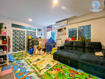 *****ทาวน์เฮ้าส์มือสองนนทบุรี โครงการ คาซ่า วอเตอร์ไซด์ พระราม5 เนื้อที่ 24.3 ตร.ว หลังมุม สภาพดี สวยงาม พร้อมฟังก์ชัน 3 ห้องนอน 2 ห้องน้ำ 2 ที่จอดรถ แถมฟรีสุดคุ้ม! 3 เครื่องปรับอากาศ โครงการติดถนนใหญ่ ทำเลเยี่ยม เชื่อมต่อถนนนครอินทร์, ถนนราชพฤกษ์ ใช้เวลาเพียง 10 นาทีถึง โครงการรถไฟฟ้าสายสีม่วง "สถานีแยกติวานนท์"