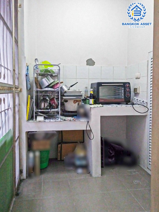 ทาวน์เฮ้าส์มือสองกรุงเทพมหานคร โครงการ เดอะวิลล่า รามอินทรา-วงแหวน เนื้อที่กว้าง 21 ตร.ว. ฟังก์ชัน 3 ห้องนอน 2 ห้องน้ำ 1 ที่จอดรถ แถมฟรี! 2 เครื่องปรับอากาศ บนทำเลแห่งการเดินทาง ใกล้รถไฟฟ้าสายสีชมพู "สถานีคู้บอน" และทางด่วน "รามอินทรา–อาจณรงค์" จองเลย!