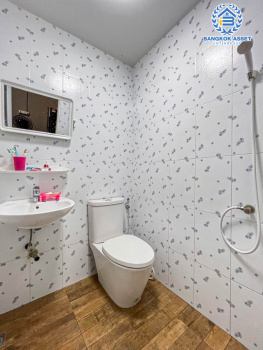 ****ทาวน์เฮ้าส์มือสอง หมู่บ้าน เจริญทรัพย์ วิภาวดี-รังสิต เนื้อที่กว้าง 20.50 ตร.ว. ฟังก์ชัน 2 ห้องนอน 1 ห้องน้ำ 1 ที่จอดรถ ภายในสภาพดีเยี่ยม พร้อมเข้าอยู่ บนทำเลดี เชื่อมต่อถนนวิภาวดี-รังสิต, ถนนประชาชื่น, ถนนแจ้งวัฒนะ ใกล้รถไฟฟ้าสายสีแดง "สถานีทุ่งสองห้อง" และจุดขึ้นทางด่วน "อุตราภิมุข"