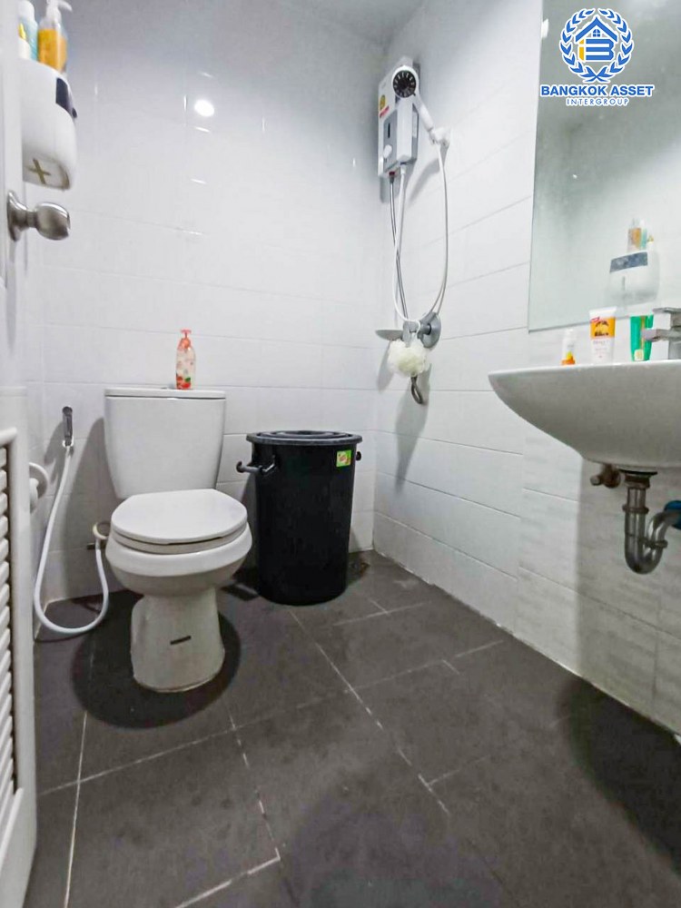 *****ทาวน์เฮ้าส์มือสอง นนทบุรี โครงการ อารียา เดอะคัลเลอร์ส กาญจนา-ราชพฤกษ์ เฟส8 หลังมุม! บนเนื้อที่ 27.10 ตร.ว. ฟังก์ชัน 3 ห้องนอน 2 ห้องน้ำ 2 ที่จอดรถ ฟรี! แอร์ มาพร้อมสิ่งอำนวยความสะดวกโครงการครบครัน พร้อมเข้าอยู่ เชื่อมต่อถนนกาญจนาภิเษก, ถนบางกรวย-ไทรน้อย, ถนนชัยพฤกษ์ ใกล้ทางด่วน "ศรีรัช"