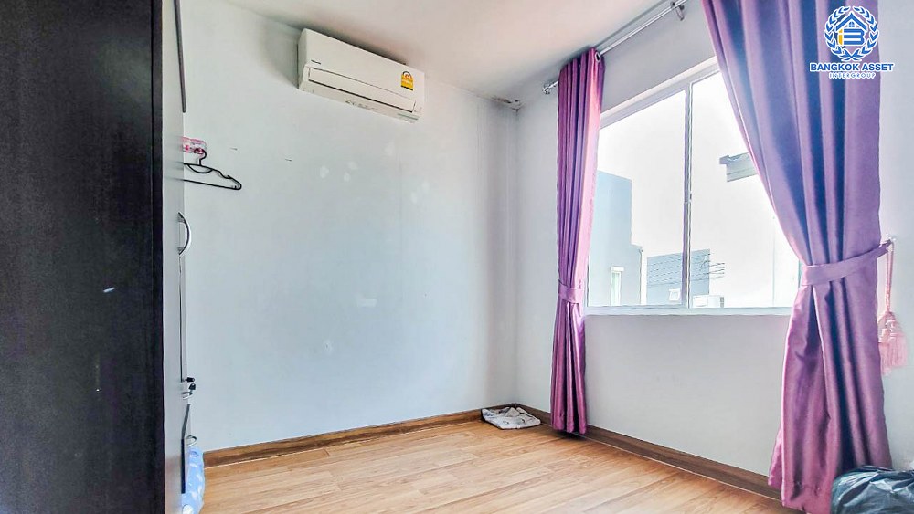 *****ทาวน์เฮ้าส์มือสอง นนทบุรี โครงการ อารียา เดอะคัลเลอร์ส กาญจนา-ราชพฤกษ์ เฟส8 หลังมุม! บนเนื้อที่ 27.10 ตร.ว. ฟังก์ชัน 3 ห้องนอน 2 ห้องน้ำ 2 ที่จอดรถ ฟรี! แอร์ มาพร้อมสิ่งอำนวยความสะดวกโครงการครบครัน พร้อมเข้าอยู่ เชื่อมต่อถนนกาญจนาภิเษก, ถนบางกรวย-ไทรน้อย, ถนนชัยพฤกษ์ ใกล้ทางด่วน "ศรีรัช"