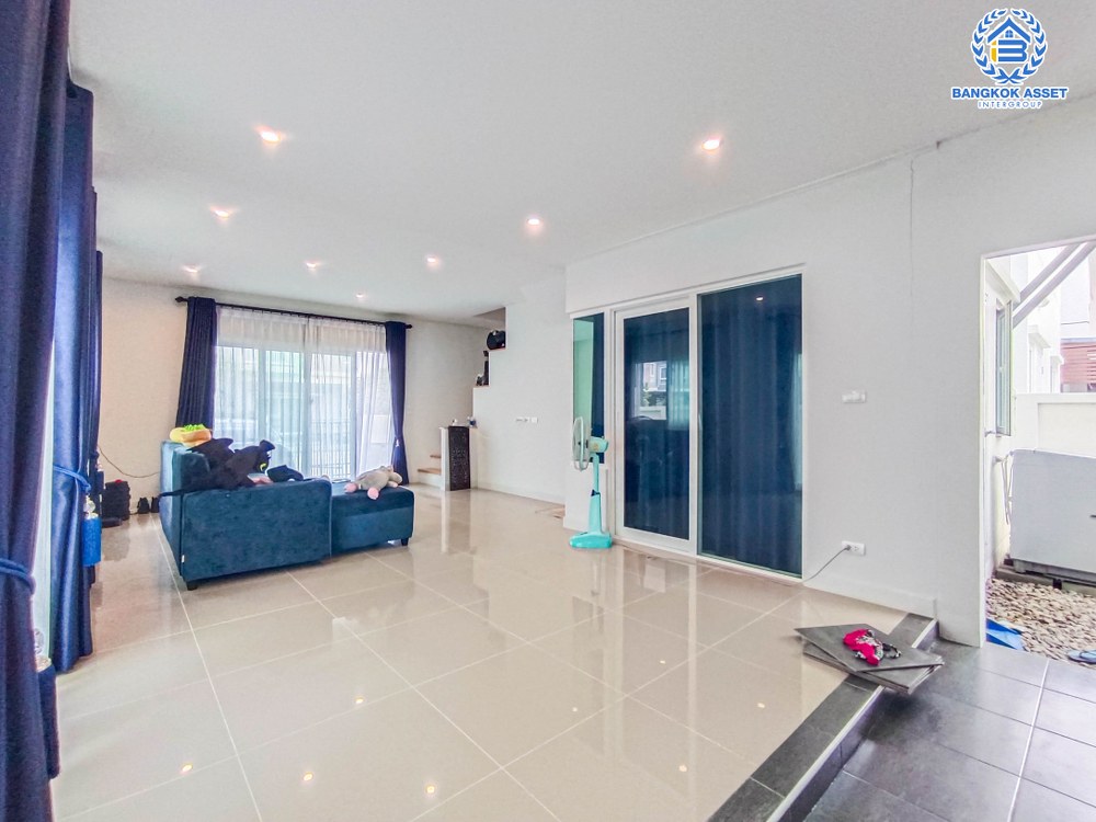 *****บ้านแฝดมือสอง โครงการ ศุภาลัยเบลล่า ซ.กันตนา เนื้อที่กว้าง 37.80 ตร.ว. ฟังก์ชัน 3 ห้องนอน 2 ห้องน้ำ 2 ที่จอดรถ สภาพภายในสวย รอบบ้านกว้างขวาง บนทำเลดี เชื่อมต่อถนนกาญนาภิเษก, ถนนแก้วอินทร์ ถนนคลองถนน และจุดขึ้นทางด่วน "ศรีรัช" จองเลย!