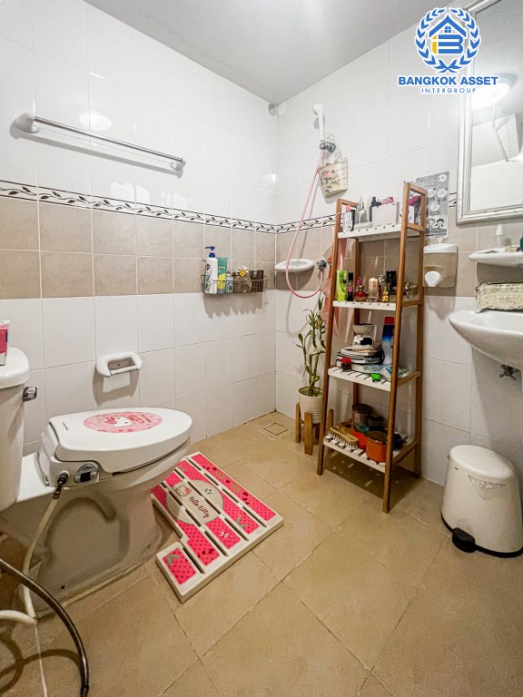 *****บ้านแฝดมือสสองปทุมธานี โครงการ ศุภาลัย วิลล์ ศรีสมาน-ปทุมสายใน เนื้อที่ 37.6 ตร.ว สภาพดี หลังใหญ่ กับฟัง์ชัน 3 ห้องนอน 2 ห้องน้ำ 2 ที่จอดรถ พิเศษฟรี! 2 เครื่องปรับอากาศ และเฟอร์นิเจอร์อื่น ๆ พร้อมใช้งาน ทำเลเยี่ยมติดแม่น้ำเจ้าพระยา เชื่อมต่อถนนสะพานนทบุรี-บางบัวทอง และถนนปทุมธานี-สายใน