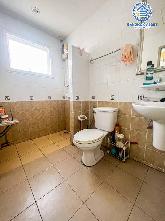 *****บ้านแฝดมือสสองปทุมธานี โครงการ ศุภาลัย วิลล์ ศรีสมาน-ปทุมสายใน เนื้อที่ 37.6 ตร.ว สภาพดี หลังใหญ่ กับฟัง์ชัน 3 ห้องนอน 2 ห้องน้ำ 2 ที่จอดรถ พิเศษฟรี! 2 เครื่องปรับอากาศ และเฟอร์นิเจอร์อื่น ๆ พร้อมใช้งาน ทำเลเยี่ยมติดแม่น้ำเจ้าพระยา เชื่อมต่อถนนสะพานนทบุรี-บางบัวทอง และถนนปทุมธานี-สายใน