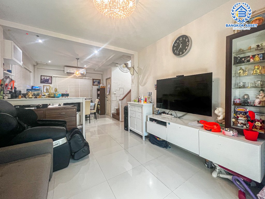 *****บ้านแฝดมือสสองปทุมธานี โครงการ ศุภาลัย วิลล์ ศรีสมาน-ปทุมสายใน เนื้อที่ 37.6 ตร.ว สภาพดี หลังใหญ่ กับฟัง์ชัน 3 ห้องนอน 2 ห้องน้ำ 2 ที่จอดรถ พิเศษฟรี! 2 เครื่องปรับอากาศ และเฟอร์นิเจอร์อื่น ๆ พร้อมใช้งาน ทำเลเยี่ยมติดแม่น้ำเจ้าพระยา เชื่อมต่อถนนสะพานนทบุรี-บางบัวทอง และถนนปทุมธานี-สายใน